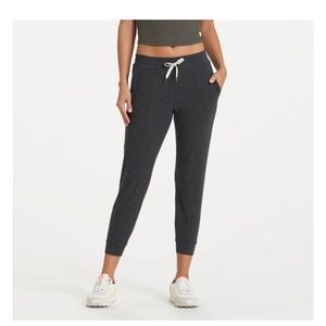 Vuori medium women’s charcoal grey performance jogger